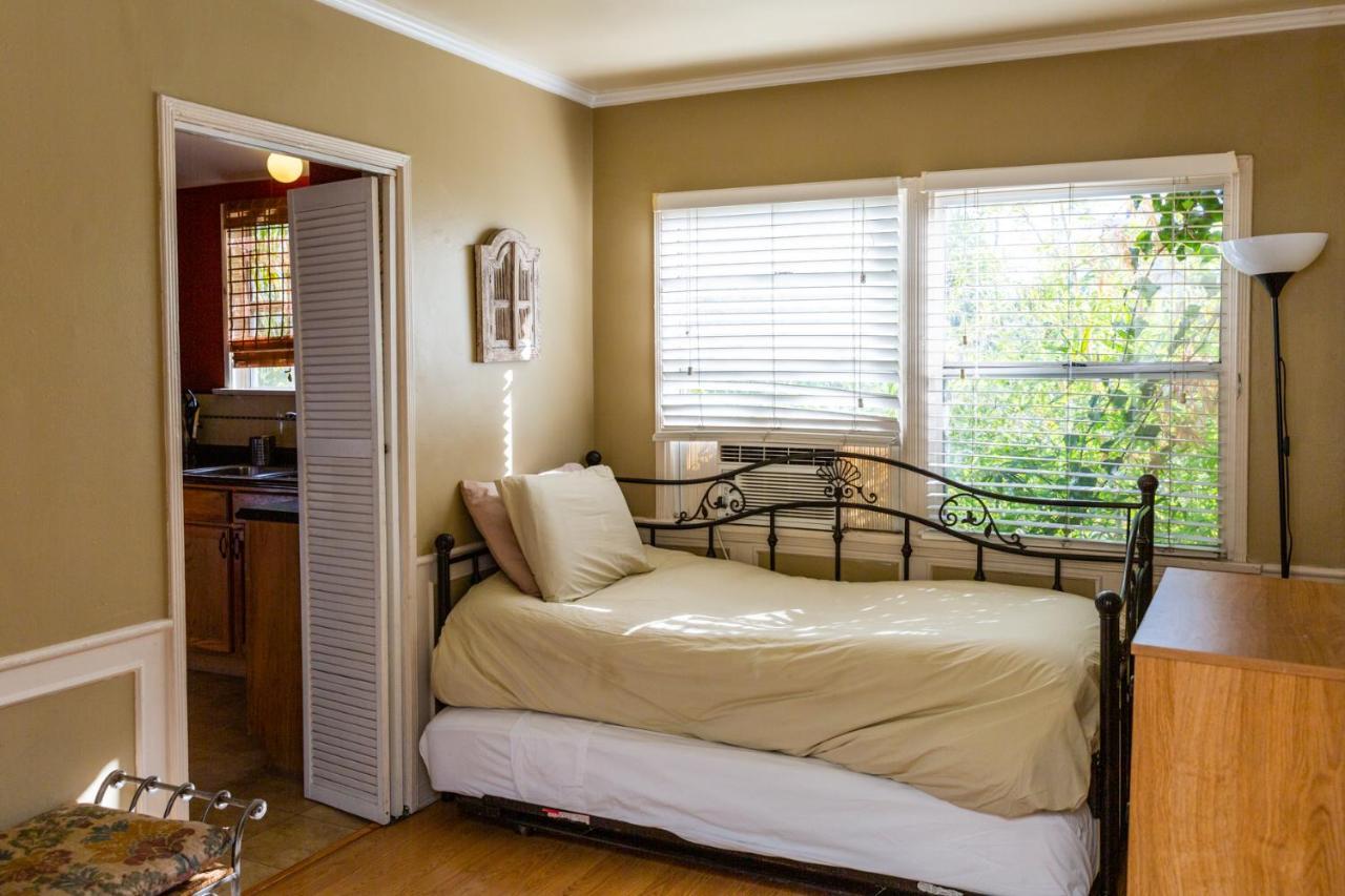 Hollywood Hills Suites Los Angeles Extérieur photo