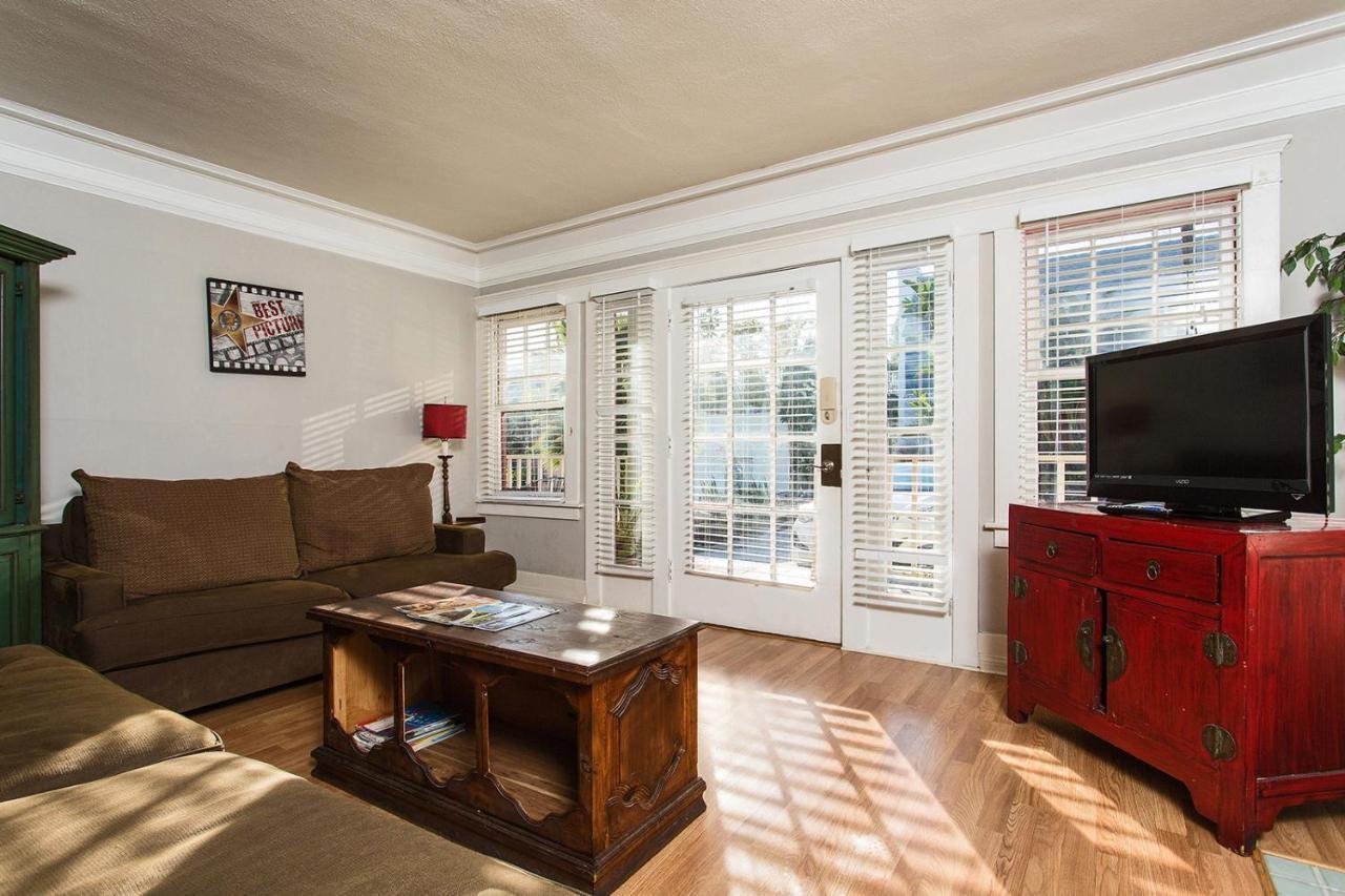 Hollywood Hills Suites Los Angeles Extérieur photo