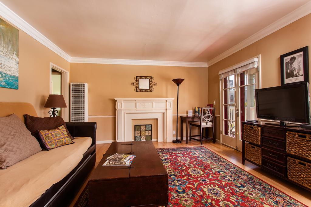 Hollywood Hills Suites Los Angeles Extérieur photo