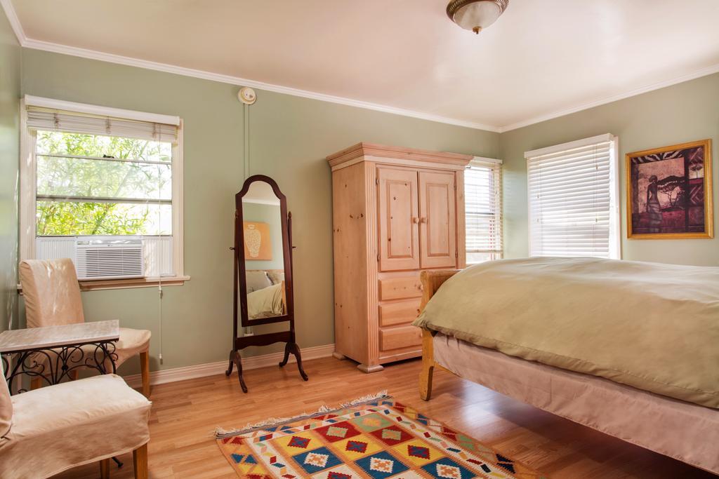 Hollywood Hills Suites Los Angeles Extérieur photo